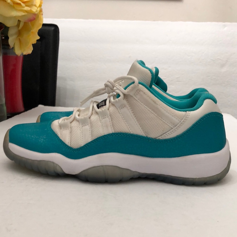 JORDAN RETRO 11 LOW GS AQUA RUNNING SNEAKERS MENS-BOYS SIZE 6.5Y